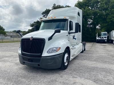 International LT625 Sleeper Semi Truck - 73" Integral Sleeper, Cummins 450HP, 12 Speed Automatic