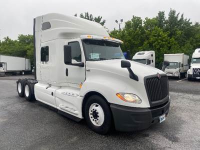 International LT625 Sleeper Semi Truck - 73" Integral Sleeper, Cummins 450HP, 10 Speed Automatic