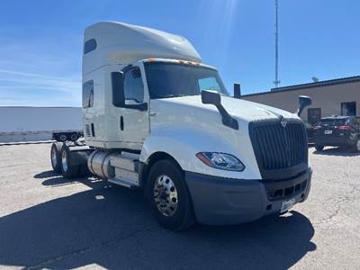 International LT625 Sleeper Semi Truck - 73" Integral Sleeper, 450HP, 10 Speed Manual