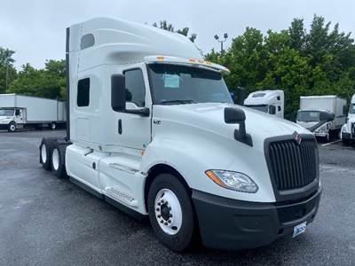 International LT625 Sleeper Semi Truck - 73" Integral Sleeper, Cummins 450HP, 10 Speed Automatic