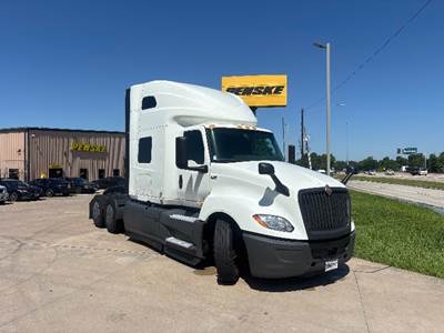 International LT625 Sleeper Semi Truck - 73" Integral Sleeper, Cummins 450HP, 12 Speed Automatic