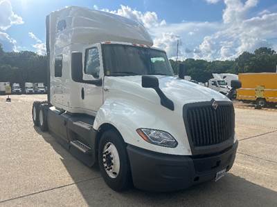 International LT625 Sleeper Semi Truck - 73" Integral Sleeper, Cummins 450HP, 12 Speed Automatic