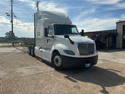 International LT625 Sleeper Semi Truck - 73" Integral Sleeper, Cummins 450HP, 12 Speed Automatic