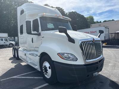 International LT625 Sleeper Semi Truck - 73" Integral Sleeper, Cummins 450HP, 12 Speed Automatic
