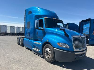 International LT625 Single Axle Sleeper Semi Truck - 73" Integral Sleeper, Cummins 400HP, 11 Speed Automatic