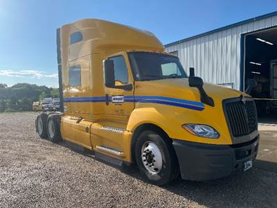 International LT625 Sleeper Semi Truck - 73" Integral Sleeper, Cummins 450HP, 12 Speed Automatic