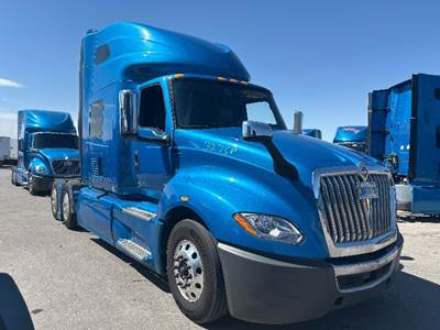 International LT625 Single Axle Sleeper Semi Truck - 73" Integral Sleeper, Cummins 400HP, 11 Speed Automatic