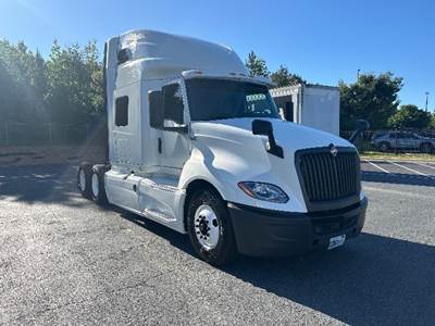 International LT625 Sleeper Semi Truck - 73" Integral Sleeper, Cummins 450HP, 10 Speed Automatic