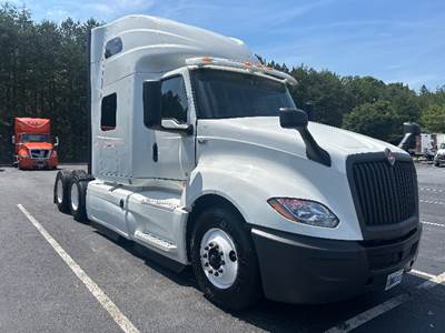 International LT625 Sleeper Semi Truck - 73" Integral Sleeper, Cummins 450HP, 10 Speed Automatic