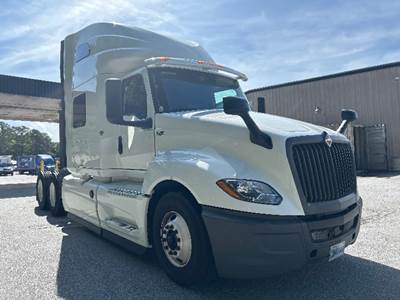 International LT625 Sleeper Semi Truck - 73" Integral Sleeper, Cummins 450HP, 10 Speed Automatic