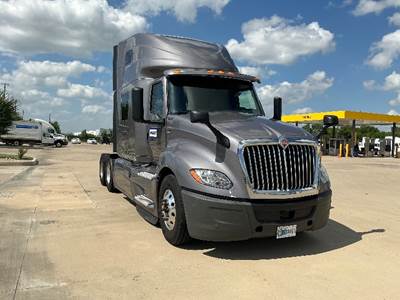 International LT625 Sleeper Semi Truck - 73" Integral Sleeper, Cummins 450HP, 12 Speed Automatic