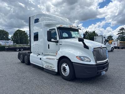 International LT625 Sleeper Semi Truck - 73" Integral Sleeper, Cummins 450HP, 12 Speed Automatic