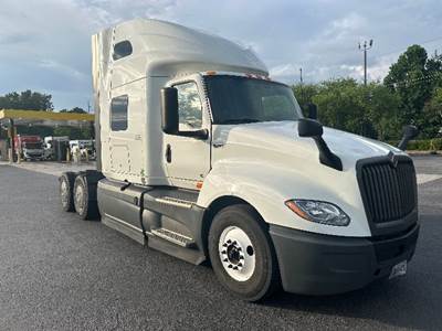 International LT625 Sleeper Semi Truck - 73" Integral Sleeper, Cummins 450HP, 12 Speed Automatic