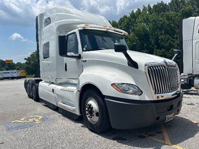 International LT625 Sleeper Semi Truck - 73" Integral Sleeper, Cummins 450HP, 12 Speed Automatic