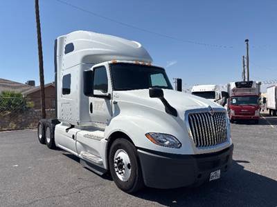 International LT625 Sleeper Semi Truck - 73" Integral Sleeper, Cummins 450HP, 12 Speed Automatic