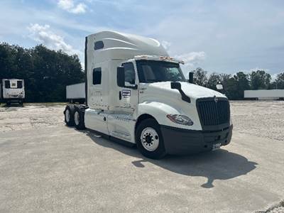 International LT625 Sleeper Semi Truck - 73" Integral Sleeper, Cummins 450HP, 10 Speed Automatic