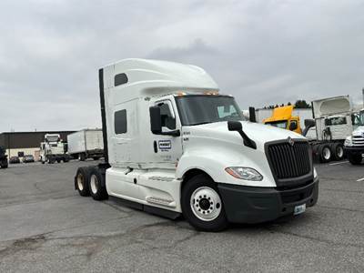International LT625 Sleeper Semi Truck - 73" Integral Sleeper, Cummins 450HP, 12 Speed Automatic