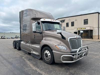 International LT625 Sleeper Semi Truck - 73" Integral Sleeper, Cummins 500HP, 12 Speed Automatic