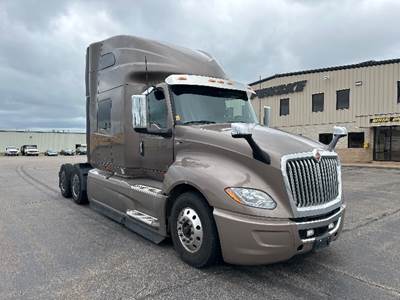 International LT625 Sleeper Semi Truck - 73" Integral Sleeper, Cummins 500HP, 12 Speed Automatic