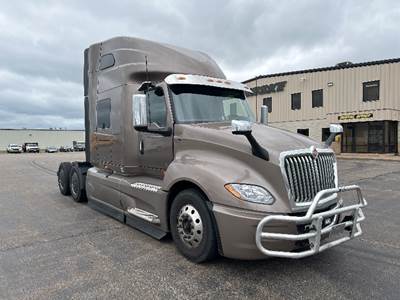International LT625 Sleeper Semi Truck - 73" Integral Sleeper, Cummins 500HP, 12 Speed Automatic