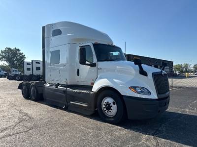 International LT625 Sleeper Semi Truck - 73" Integral Sleeper, Cummins 450HP, 12 Speed Automatic