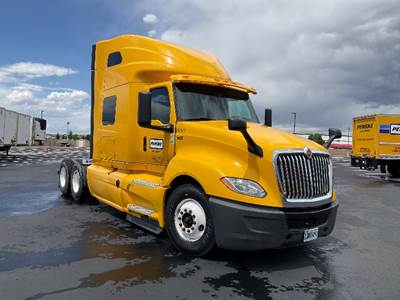 International LT625 Sleeper Semi Truck - 73" Integral Sleeper, Cummins 450HP, 12 Speed Automatic