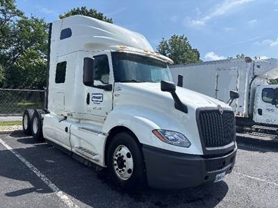 International LT625 Sleeper Semi Truck - 73" Integral Sleeper, Cummins 450HP, 10 Speed Automatic