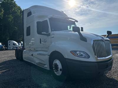 International LT625 Sleeper Semi Truck - 73" Integral Sleeper, Cummins 450HP, 12 Speed Automatic