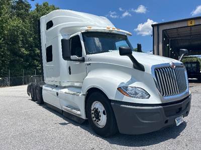 International LT625 Sleeper Semi Truck - 73" Integral Sleeper, Cummins 450HP, 12 Speed Automatic