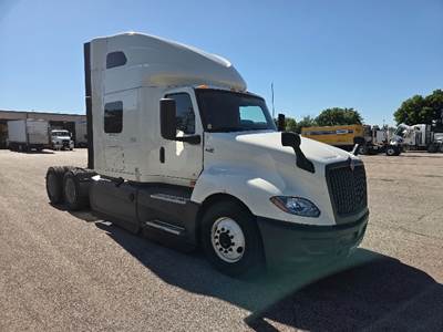 International LT625 Sleeper Semi Truck - 73" Integral Sleeper, Cummins 450HP, 12 Speed Automatic