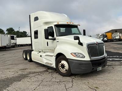 International LT625 Sleeper Semi Truck - 73" Integral Sleeper, Cummins 450HP, 12 Speed Automatic