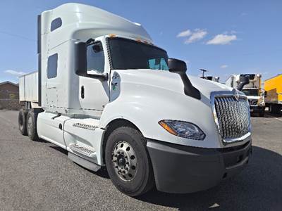 International LT625 Sleeper Semi Truck - 73" Integral Sleeper, Cummins 450HP, 12 Speed Automatic