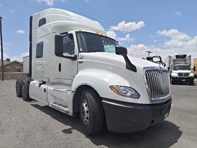 International LT625 Sleeper Semi Truck - 73" Integral Sleeper, Cummins 450HP, 12 Speed Automatic