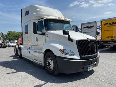 International LT625 Sleeper Semi Truck - 73" Integral Sleeper, Cummins 450HP, 10 Speed Automatic