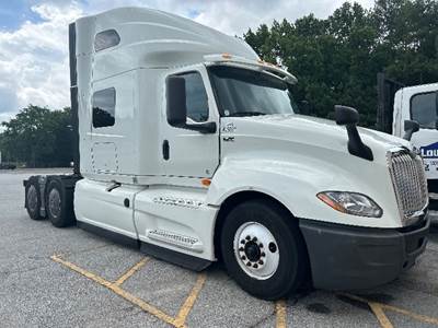 International LT625 Sleeper Semi Truck - 73" Integral Sleeper, Cummins 450HP, 12 Speed Automatic