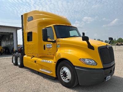 International LT625 Sleeper Semi Truck - 73" Integral Sleeper, Cummins 450HP, 12 Speed Automatic