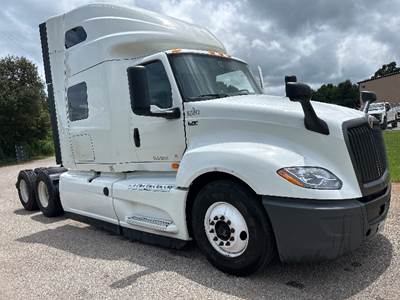 International LT625 Sleeper Semi Truck - 73" Integral Sleeper, Cummins 450HP, 12 Speed Automatic