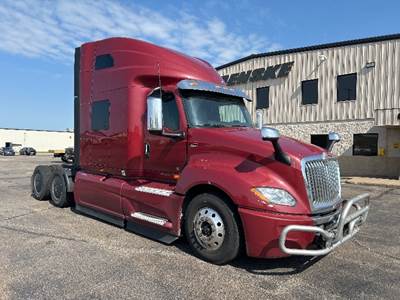 International LT625 Sleeper Semi Truck - 73" Integral Sleeper, Cummins 500HP, 12 Speed Automatic