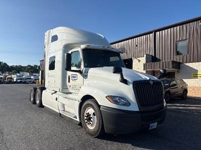 International LT625 Sleeper Semi Truck - 73" Integral Sleeper, Cummins 450HP, 10 Speed Automatic