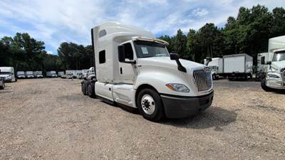 International LT625 Sleeper Semi Truck - 73" Integral Sleeper, Cummins 450HP, 12 Speed Automatic