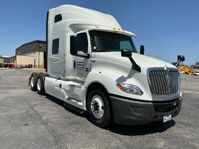 International LT625 Sleeper Semi Truck - 73" Integral Sleeper, Cummins 450HP, 12 Speed Automatic