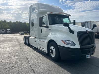 International LT625 Sleeper Semi Truck - 73" Integral Sleeper, Cummins 450HP, 10 Speed Automatic