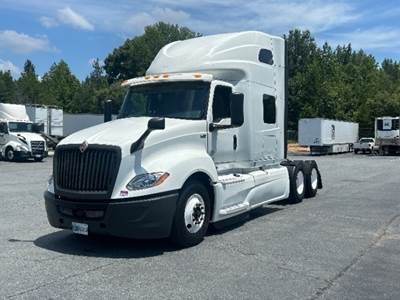 International LT625 Sleeper Semi Truck - 73" Integral Sleeper, Cummins 450HP, 10 Speed Automatic