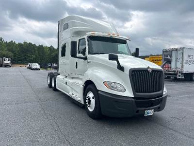 International LT625 Sleeper Semi Truck - 73" Integral Sleeper, Cummins 450HP, 10 Speed Automatic