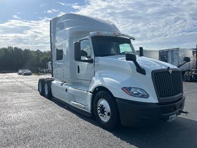 International LT625 Sleeper Semi Truck - 73" Integral Sleeper, Cummins 450HP, 10 Speed Automatic