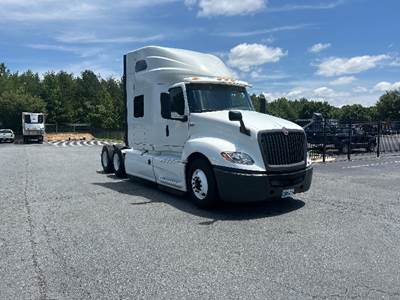 International LT625 Sleeper Semi Truck - 73" Integral Sleeper, Cummins 450HP, 10 Speed Automatic