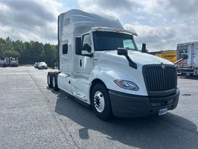 International LT625 Sleeper Semi Truck - 73" Integral Sleeper, Cummins 450HP, 10 Speed Automatic