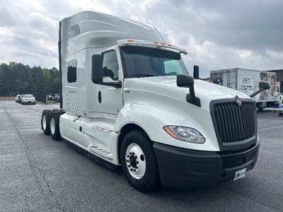 International LT625 Sleeper Semi Truck - 73" Integral Sleeper, Cummins 450HP, 10 Speed Automatic