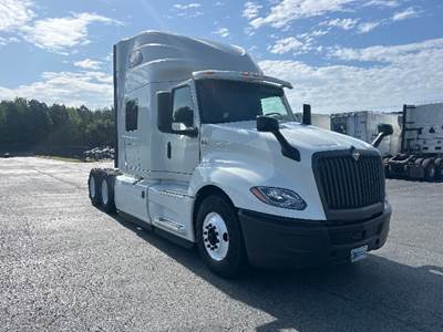 International LT625 Sleeper Semi Truck - 73" Integral Sleeper, Cummins 450HP, 10 Speed Automatic