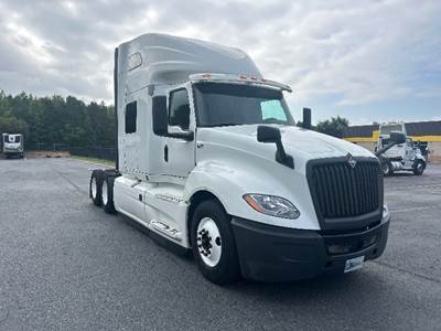 International LT625 Sleeper Semi Truck - 73" Integral Sleeper, Cummins 450HP, 10 Speed Automatic